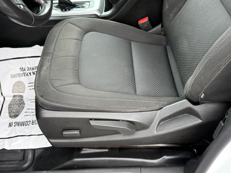 Chevrolet Colorado Vehicle Full-screen Gallery Image 14
