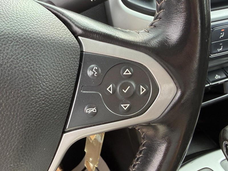 Chevrolet Colorado Vehicle Full-screen Gallery Image 16
