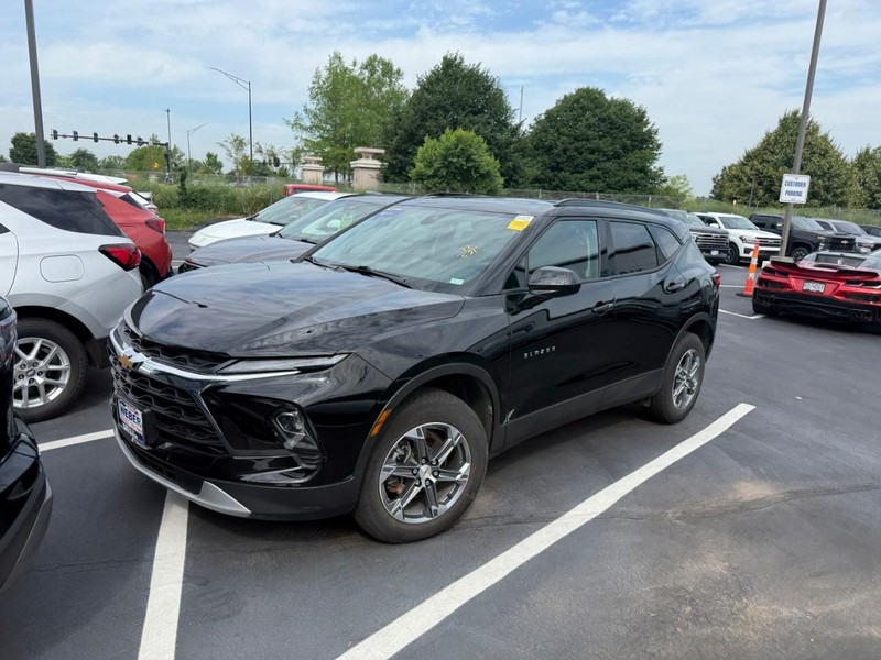 Chevrolet Blazer Vehicle Full-screen Gallery Image 02