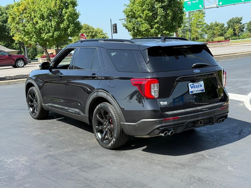 Ford Explorer Vehicle Full-screen Gallery Image 3