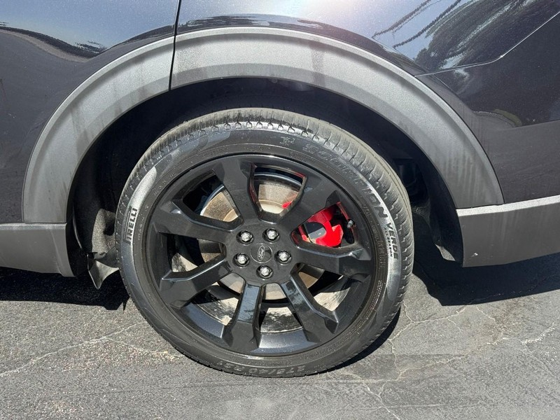 Ford Explorer Vehicle Full-screen Gallery Image 4
