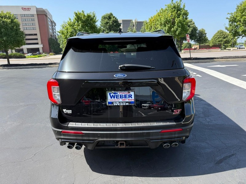 Ford Explorer Vehicle Full-screen Gallery Image 7