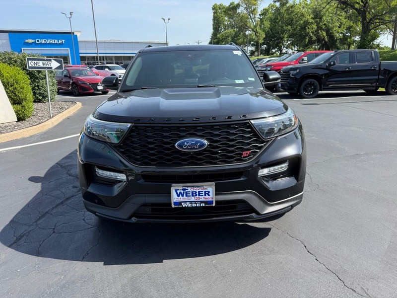 Ford Explorer Vehicle Full-screen Gallery Image 10