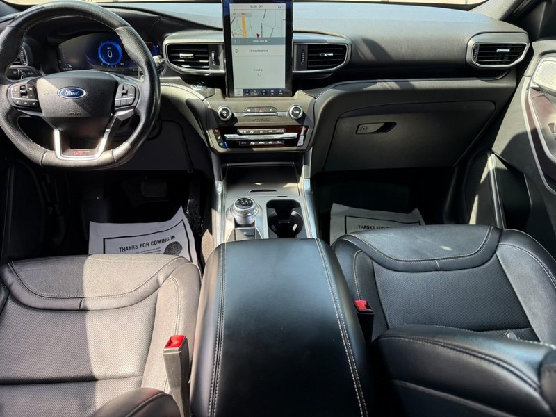 Ford Explorer Vehicle Full-screen Gallery Image 13