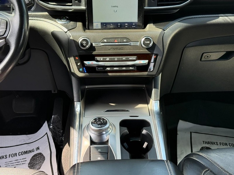 Ford Explorer Vehicle Full-screen Gallery Image 16