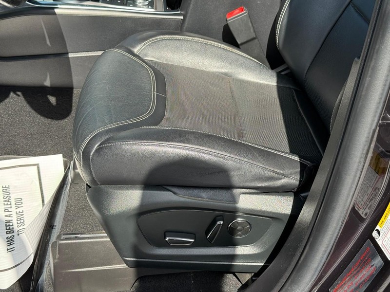 Ford Explorer Vehicle Full-screen Gallery Image 19
