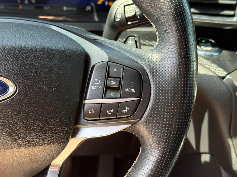 Ford Explorer Vehicle Full-screen Gallery Image 22