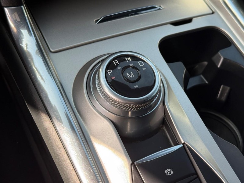 Ford Explorer Vehicle Full-screen Gallery Image 24