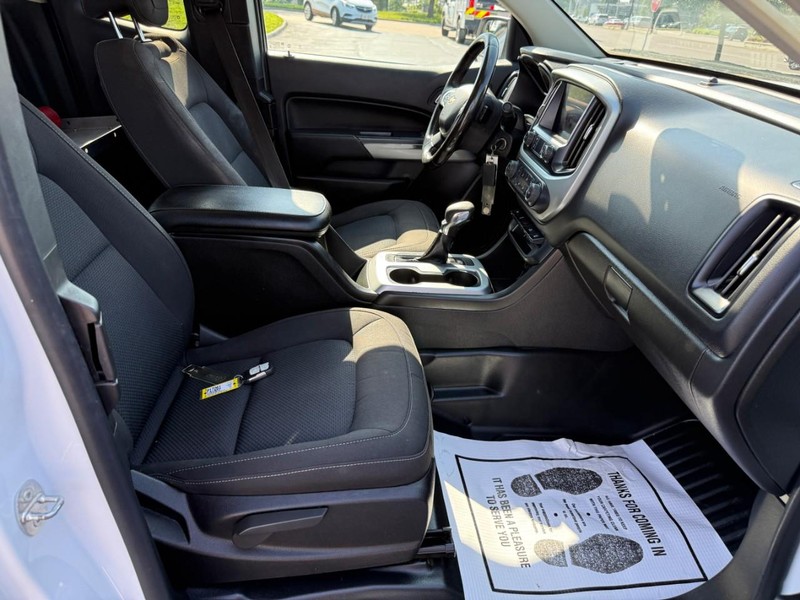 Chevrolet Colorado Vehicle Full-screen Gallery Image 10