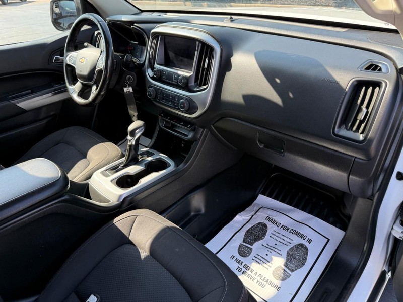 Chevrolet Colorado Vehicle Full-screen Gallery Image 11
