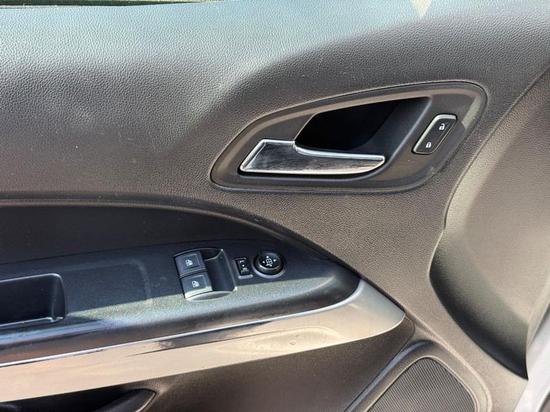 Chevrolet Colorado Vehicle Full-screen Gallery Image 12