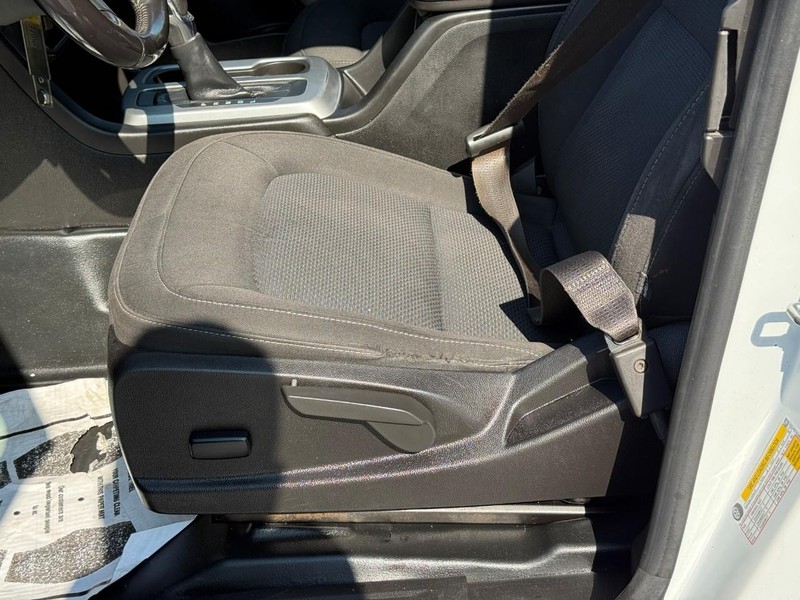 Chevrolet Colorado Vehicle Full-screen Gallery Image 13