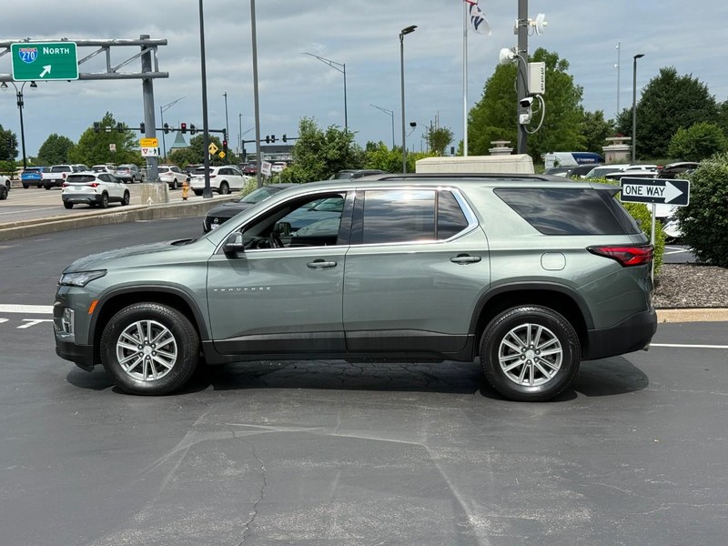 Chevrolet Traverse Vehicle Full-screen Gallery Image 2