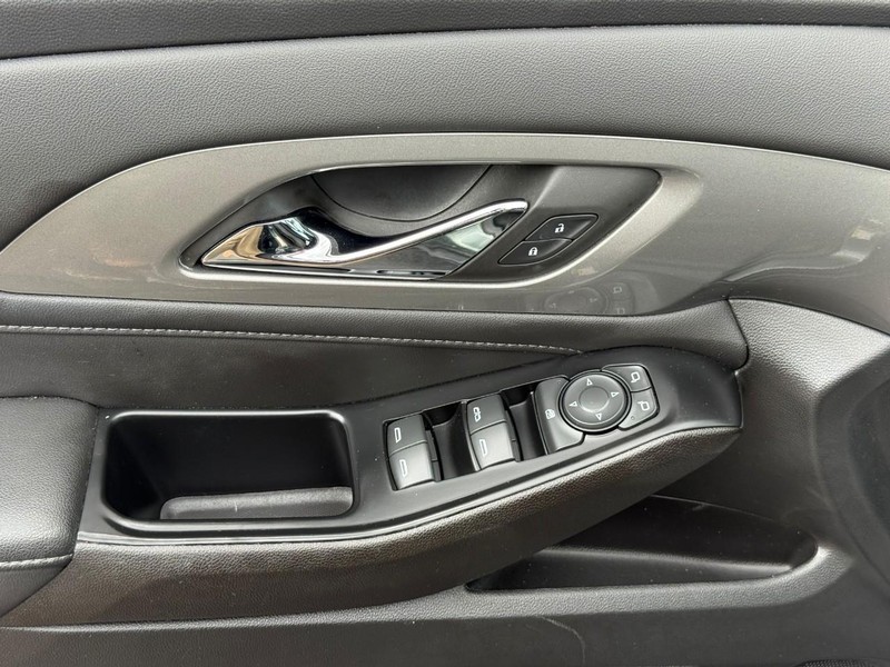 Chevrolet Traverse Vehicle Full-screen Gallery Image 16