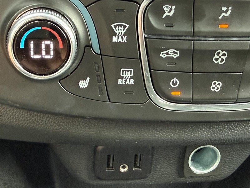 Chevrolet Traverse Vehicle Full-screen Gallery Image 24