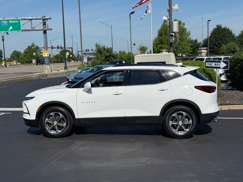Chevrolet Blazer Vehicle Full-screen Gallery Image 02