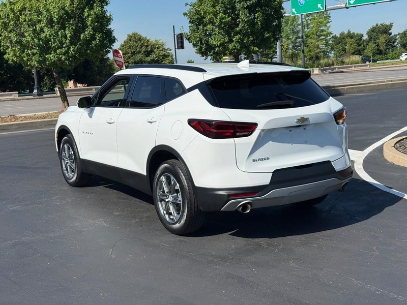 Chevrolet Blazer Vehicle Full-screen Gallery Image 03