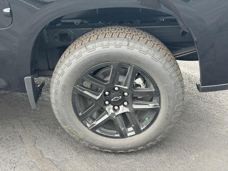 Chevrolet Silverado 1500 Vehicle Full-screen Gallery Image 4
