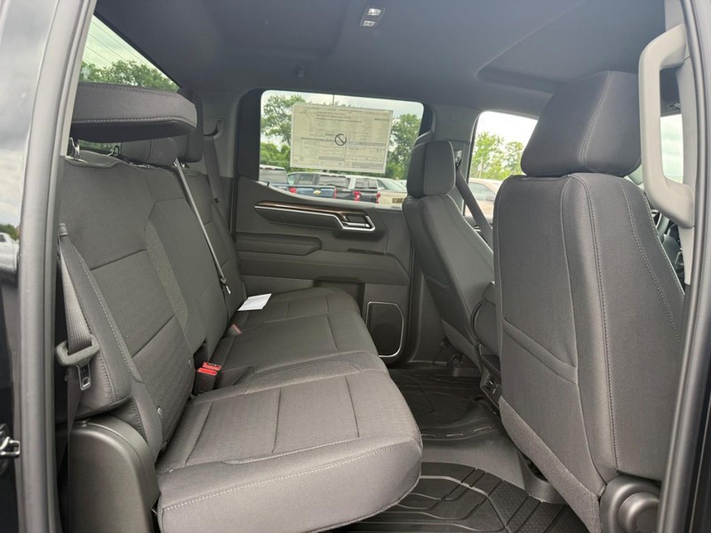 Chevrolet Silverado 1500 Vehicle Full-screen Gallery Image 6