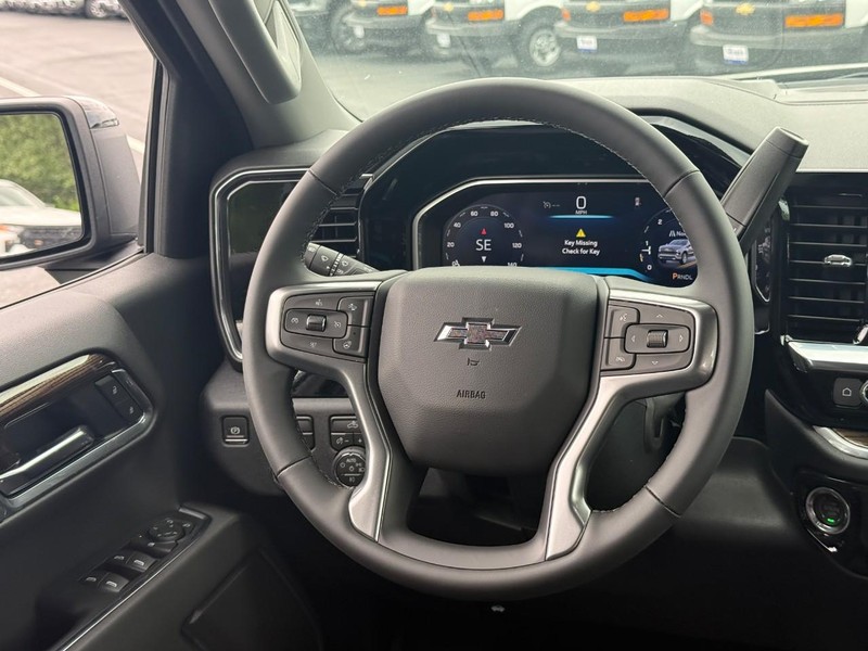 Chevrolet Silverado 1500 Vehicle Full-screen Gallery Image 8