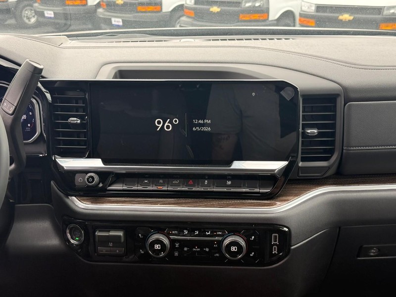 Chevrolet Silverado 1500 Vehicle Full-screen Gallery Image 9