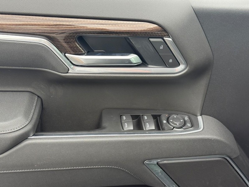 Chevrolet Silverado 1500 Vehicle Full-screen Gallery Image 11