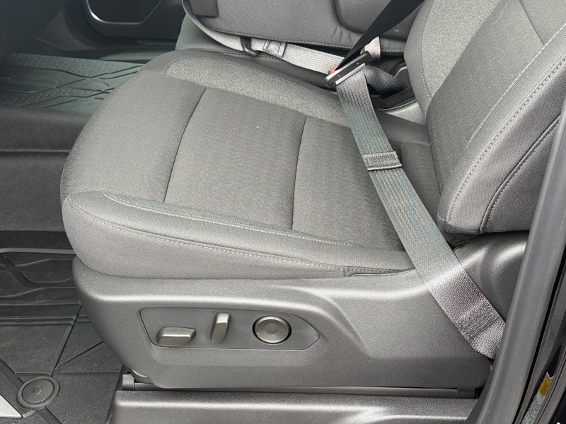Chevrolet Silverado 1500 Vehicle Full-screen Gallery Image 12
