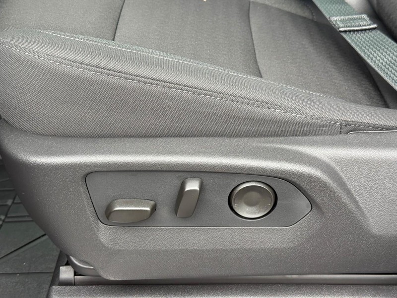 Chevrolet Silverado 1500 Vehicle Full-screen Gallery Image 13