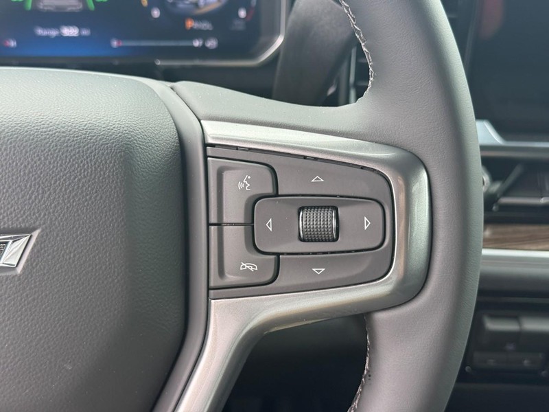 Chevrolet Silverado 1500 Vehicle Full-screen Gallery Image 15