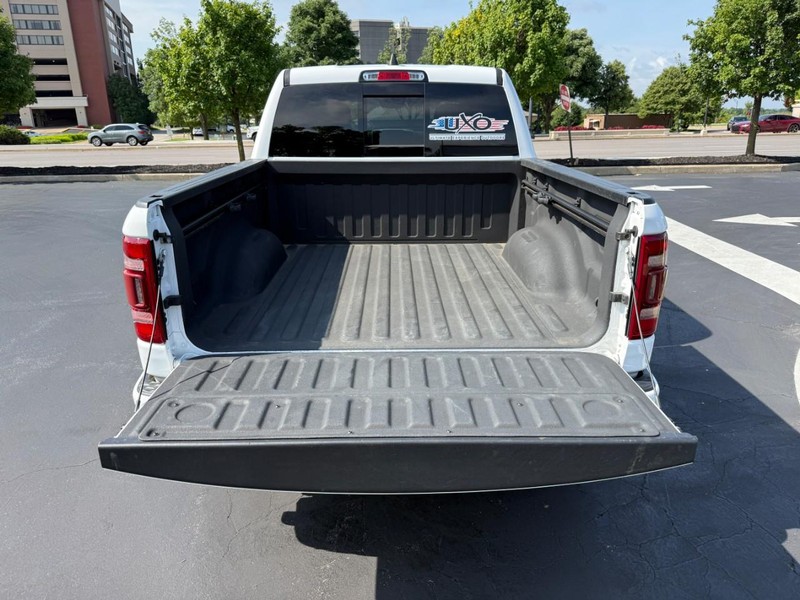 Ram 1500 Vehicle Full-screen Gallery Image 5