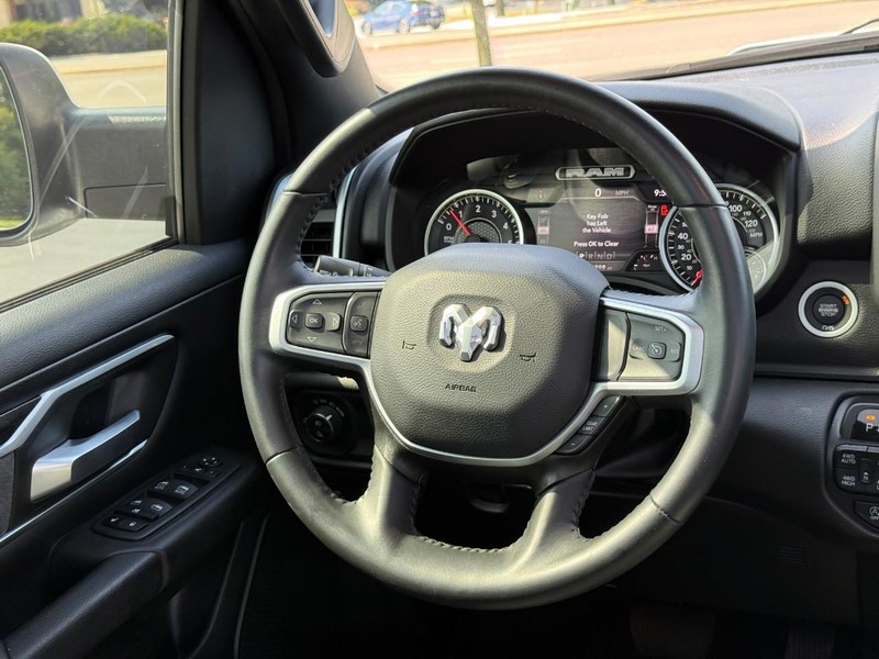 Ram 1500 Vehicle Full-screen Gallery Image 12