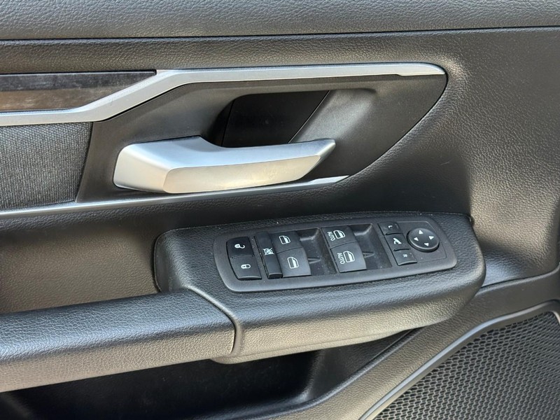 Ram 1500 Vehicle Full-screen Gallery Image 15