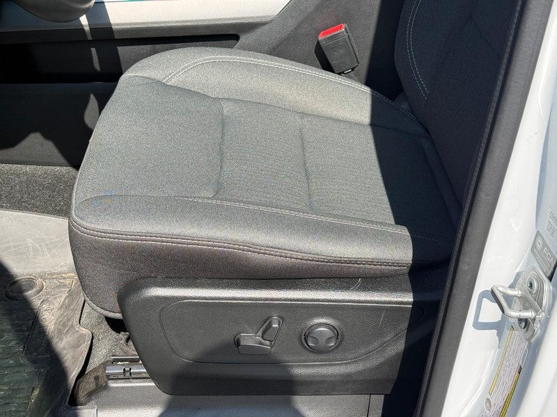Ram 1500 Vehicle Full-screen Gallery Image 16