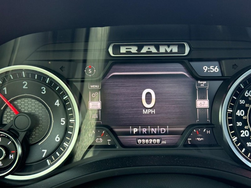 Ram 1500 Vehicle Full-screen Gallery Image 19