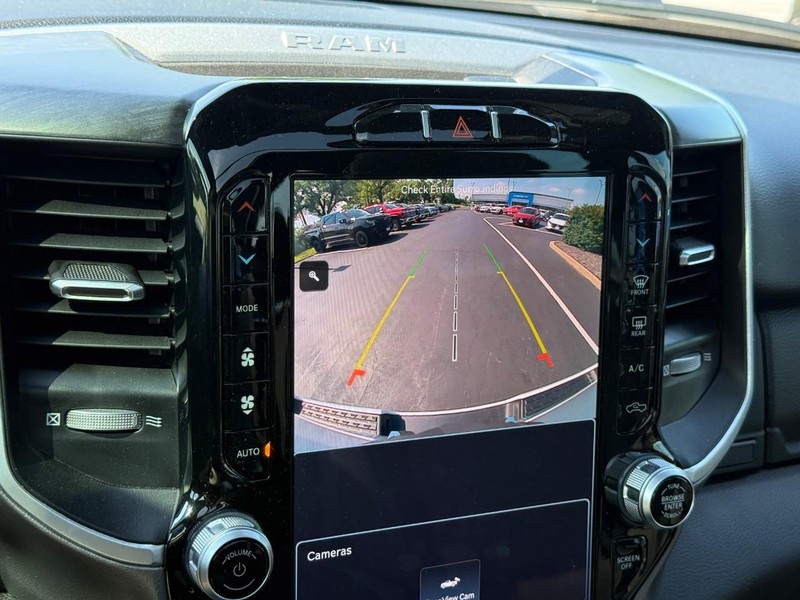 Ram 1500 Vehicle Full-screen Gallery Image 21