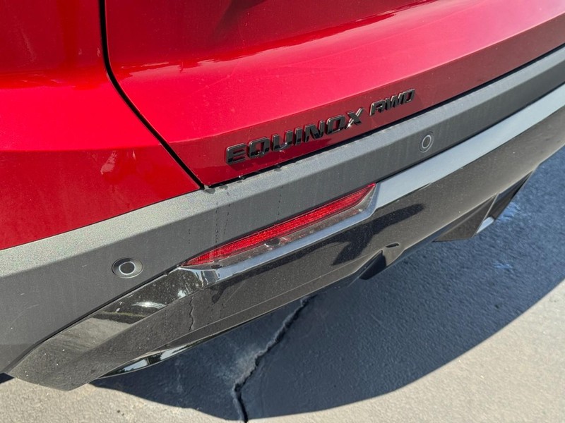 Chevrolet Equinox Vehicle Full-screen Gallery Image 4