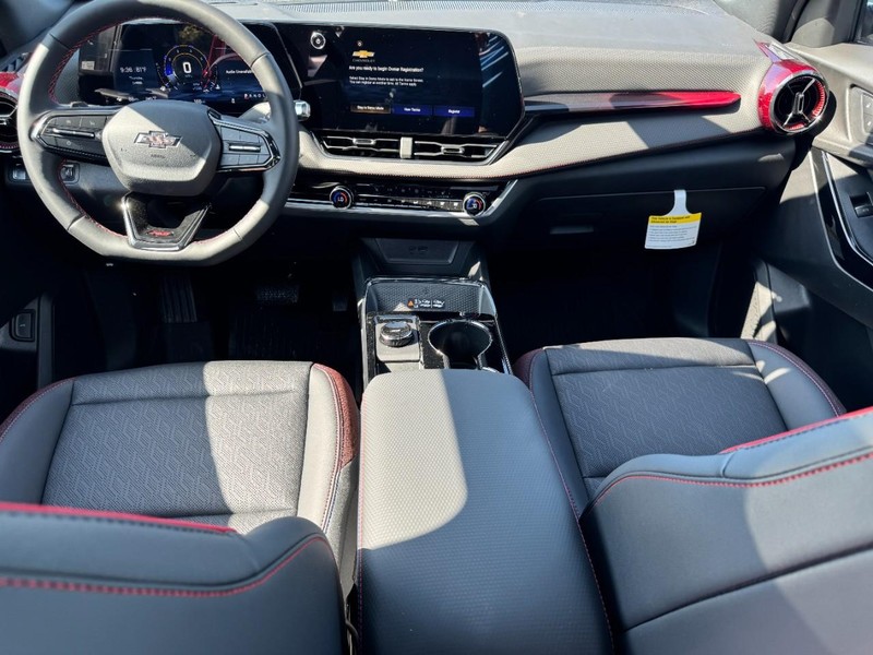 Chevrolet Equinox Vehicle Full-screen Gallery Image 7