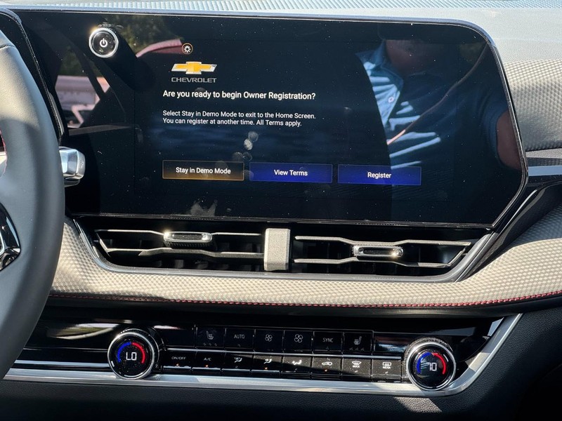 Chevrolet Equinox Vehicle Full-screen Gallery Image 9