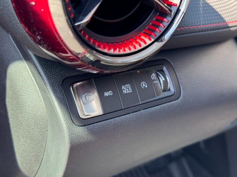 Chevrolet Equinox Vehicle Full-screen Gallery Image 13