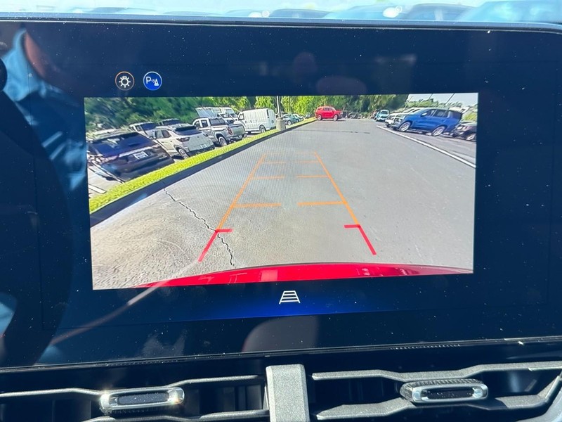 Chevrolet Equinox Vehicle Full-screen Gallery Image 17