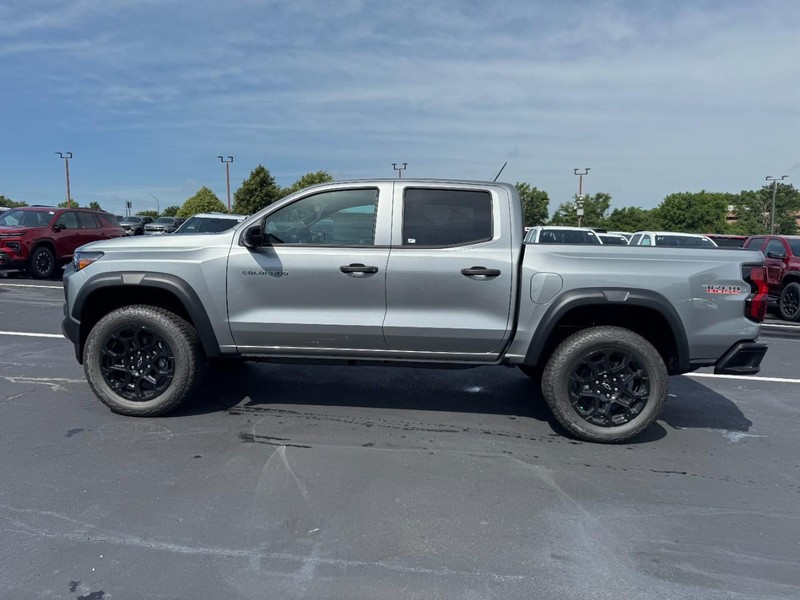 Chevrolet Colorado Vehicle Full-screen Gallery Image 2