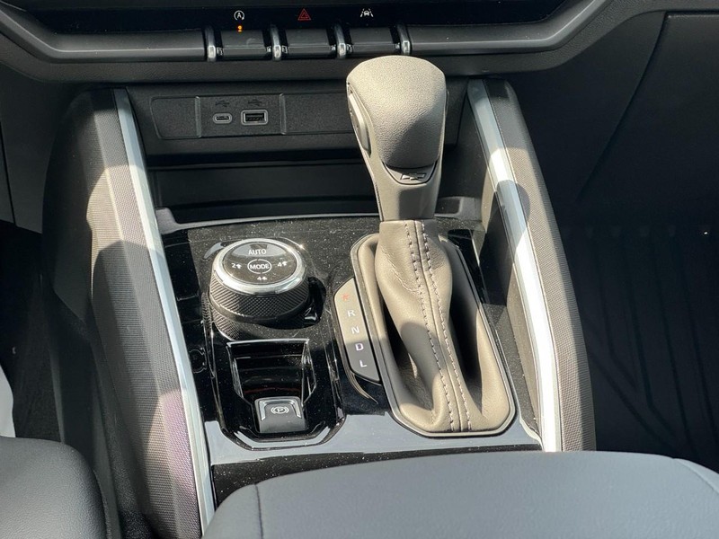 Chevrolet Colorado Vehicle Full-screen Gallery Image 9