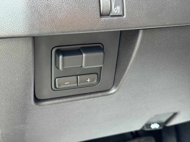 Chevrolet Colorado Vehicle Full-screen Gallery Image 12