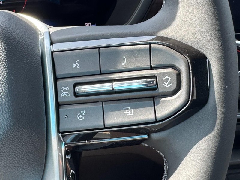 Chevrolet Colorado Vehicle Full-screen Gallery Image 14