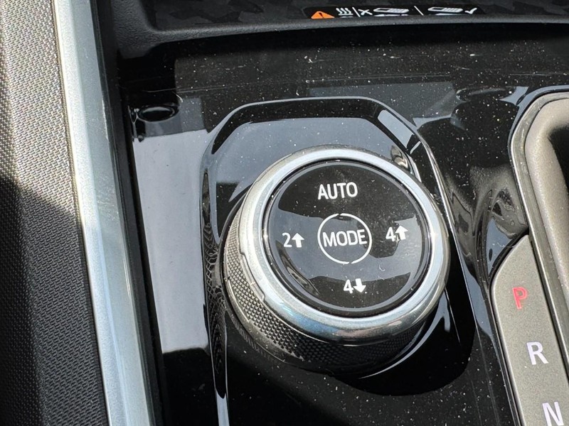Chevrolet Colorado Vehicle Full-screen Gallery Image 16