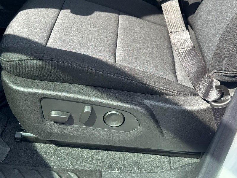 Chevrolet Colorado Vehicle Full-screen Gallery Image 10
