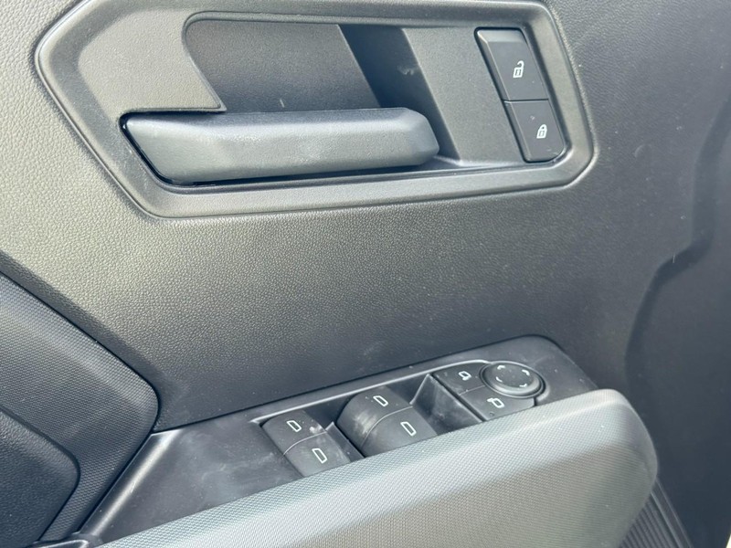 Chevrolet Colorado Vehicle Full-screen Gallery Image 11