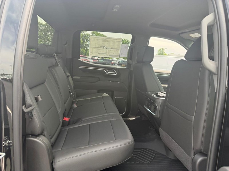 Chevrolet Silverado 1500 Vehicle Full-screen Gallery Image 5