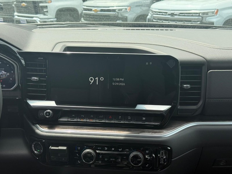 Chevrolet Silverado 1500 Vehicle Full-screen Gallery Image 8