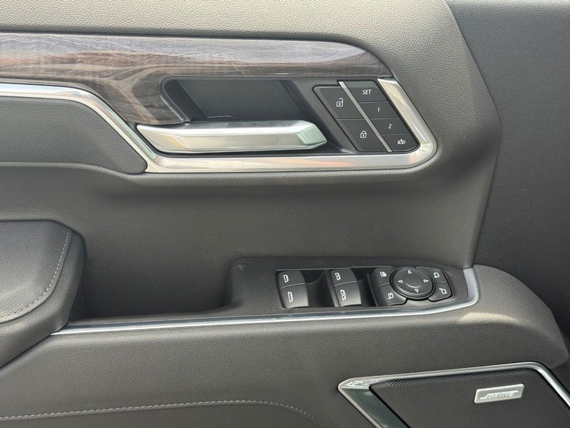 Chevrolet Silverado 1500 Vehicle Full-screen Gallery Image 10